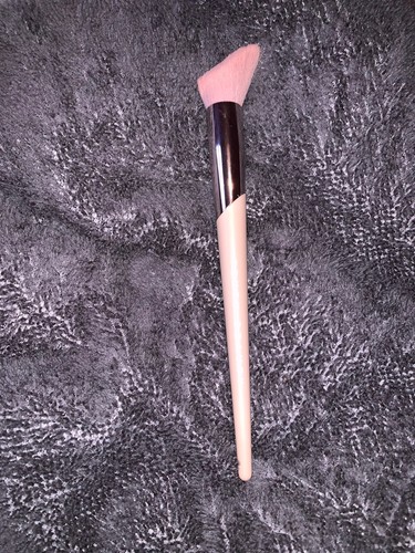 Fenty beauty rihanna 120 - rihanna,