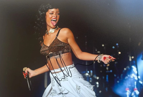 Rihanna hand signed autograph - hand,